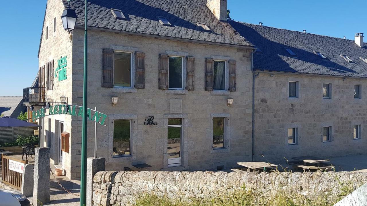 Отель La Ferme De L'Aubrac Омон-Обрак Экстерьер фото